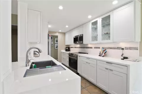 Kitchen - 2101 E 2nd St #305, Long Beach, CA 90803 photo 1 of 2