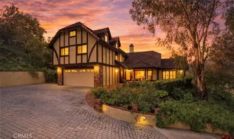 24300 Sylvan Gln, Calabasas, CA 91302