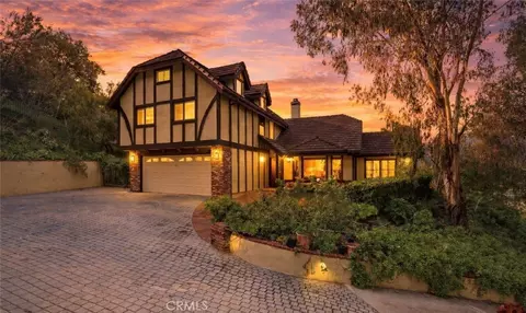 24300 Sylvan Gln, Calabasas, CA 91302