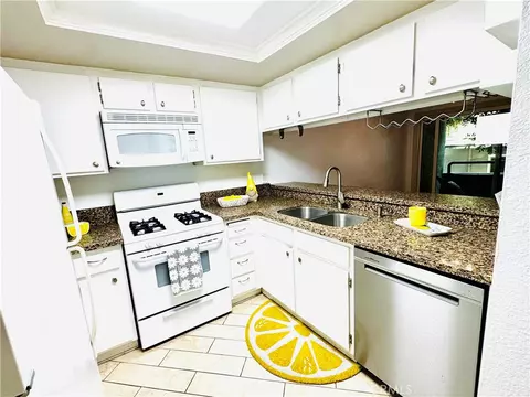 Kitchen - 1237 E 6th #106, Long Beach, CA 90802 photo 1 of 2