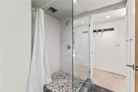 Bath - 3172 Cary St, Riverside, CA 92504 photo 2 of 2
