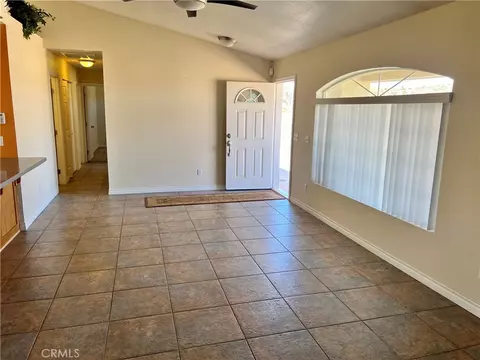 Living - 25625 Rancho, Apple Valley, CA 92308 photo 2 of 4