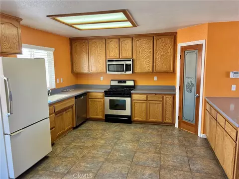 Kitchen - 25625 Rancho, Apple Valley, CA 92308 photo 2 of 2
