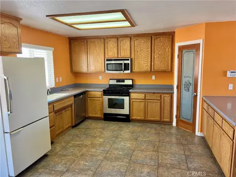 Kitchen - 25625 Rancho, Apple Valley, CA 92308 photo 2 of 2