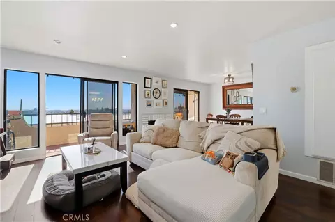 2123 Temple Ave, Signal Hill, CA 90755