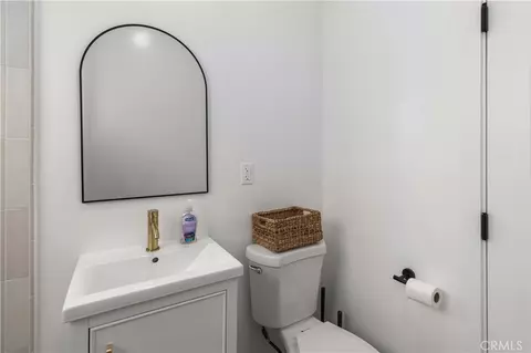 Bath - 1827 E 4th St, Long Beach, CA 90802 photo 3 of 5