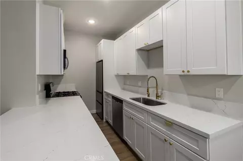 Kitchen - 1827 E 4th St, Long Beach, CA 90802 photo 3 of 7