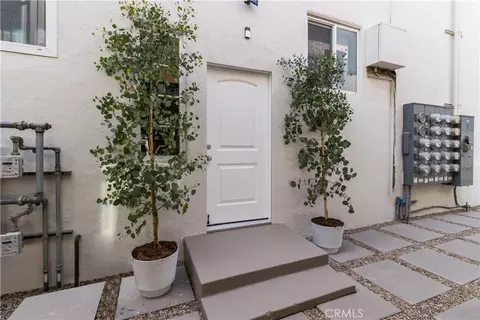 Exterior - 1827 E 4th St, Long Beach, CA 90802 photo 10 of 12