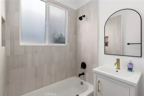 Bath - 1827 E 4th St, Long Beach, CA 90802 photo 4 of 5