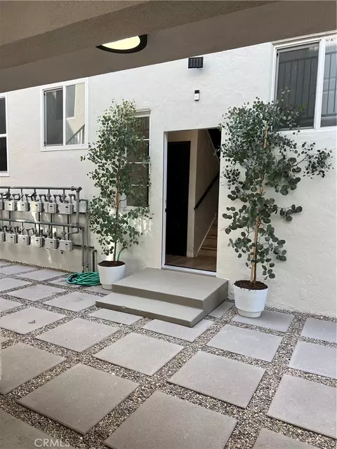 Exterior - 1827 E 4th St, Long Beach, CA 90802 photo 4 of 12