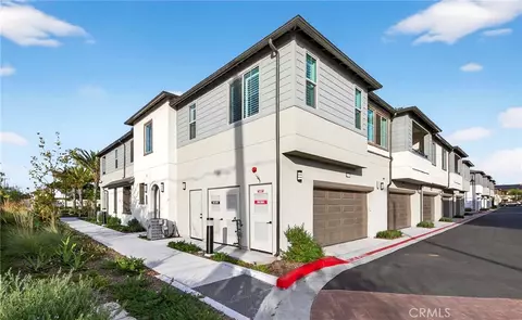5000 Clementine Ln, Cypress, CA 90630