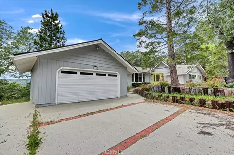 30396 Live Oak Dr, Running Springs, CA 92382