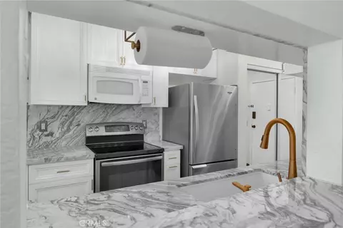 1351 N Orange Dr #205, Los Angeles, CA 90028