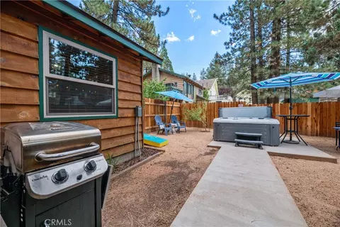 Exterior - 42955 Encino, Big Bear Lake, CA 92315 photo 4 of 7