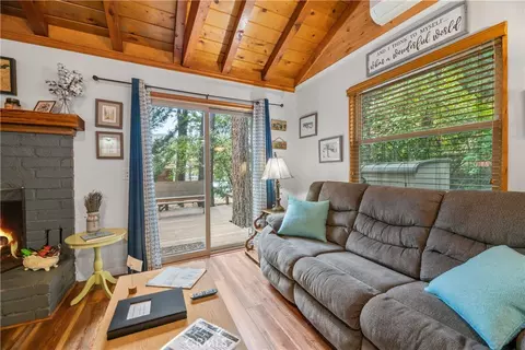 Living - 42955 Encino, Big Bear Lake, CA 92315 photo 3 of 4