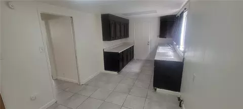 Entry Way - 411 E 8th, Long Beach, CA 90813 photo 2 of 3