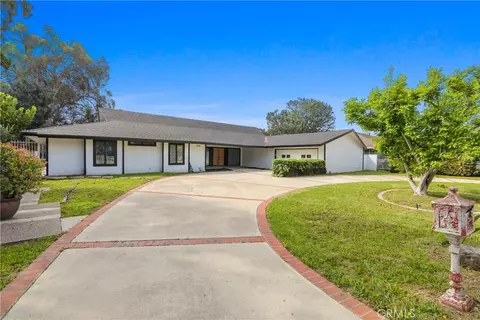 1216 W W Riv, Santa Ana, CA 92706