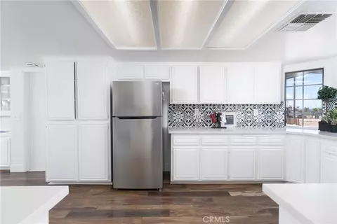 Kitchen - 16433 Ocotilla Rd, Apple Valley, CA 92307 photo 3 of 3