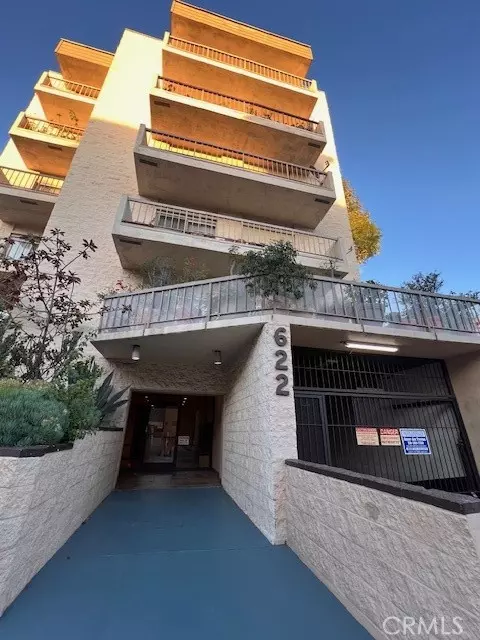 622 S Barrington #302, Los Angeles, CA 90049
