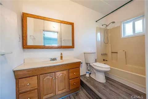 Bath - 1619 W 163rd, Compton, CA 90220 photo 4 of 4