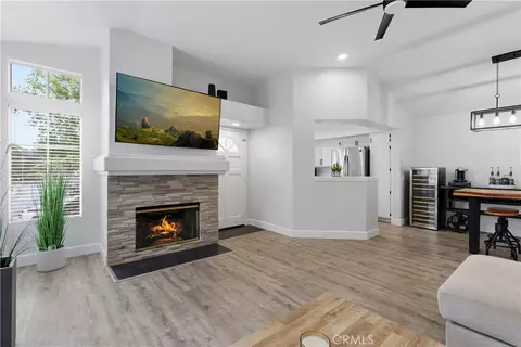 8070 E Oak Ridge Cir, Anaheim, CA 92808