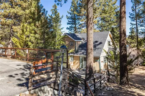 Exterior - 547 Chipmunk, Big Bear Lake, CA 92315 photo 6 of 8