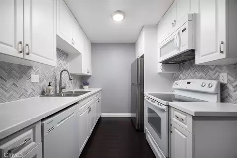 1000 W Macarthur Blvd #11, Santa Ana, CA 92707
