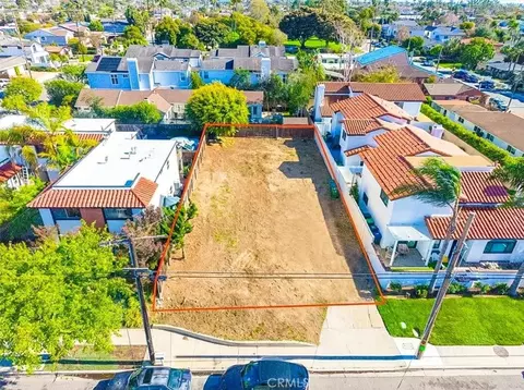 1586 Orange, Costa Mesa, CA 92627