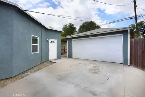 Exterior - 6449 Lemon Ave, Long Beach, CA 90805 photo 9 of 10