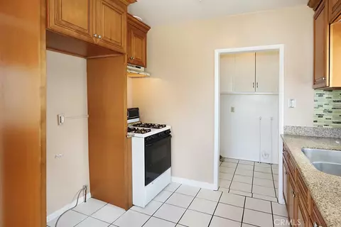 Kitchen - 6449 Lemon Ave, Long Beach, CA 90805 photo 2 of 3
