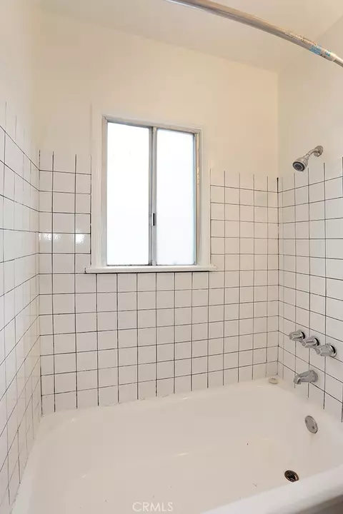 Bath - 6449 Lemon Ave, Long Beach, CA 90805 photo 5 of 5