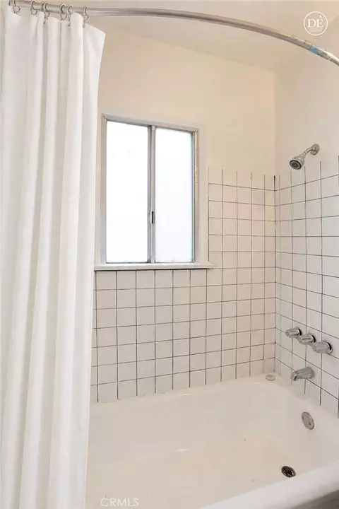 Bath - 6449 Lemon Ave, Long Beach, CA 90805 photo 4 of 5