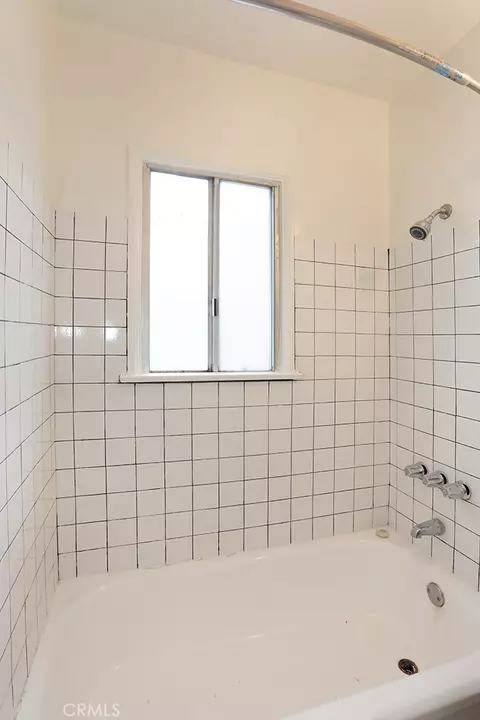 Bath - 6449 Lemon Ave, Long Beach, CA 90805 photo 5 of 5