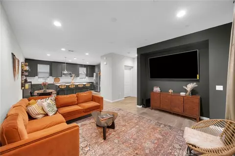 14865 W Maple Ter, Panorama City, CA 91402