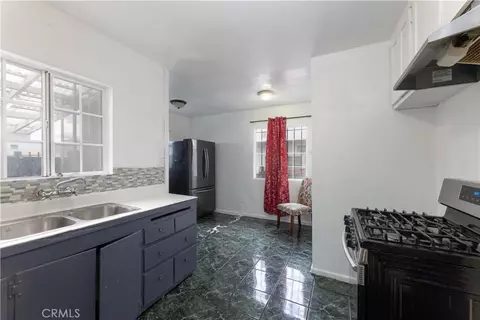 Kitchen - 2000 Pacific, Long Beach, CA 90806 photo 2 of 2