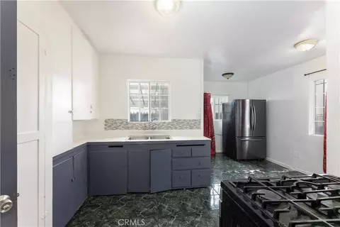 Kitchen - 2000 Pacific, Long Beach, CA 90806 photo 1 of 2