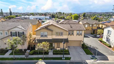 302 E Bridenbecker Ave, La Habra, CA 90631