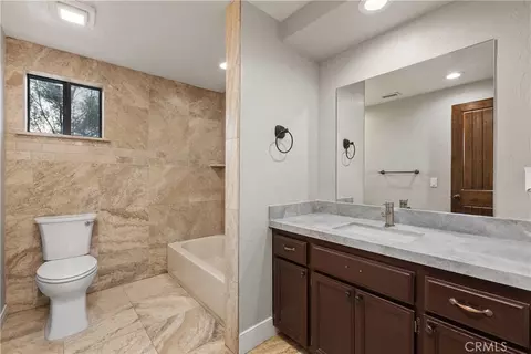 Bath - 18434 Ramona View Dr, Ramona, CA 92065 photo 4 of 5