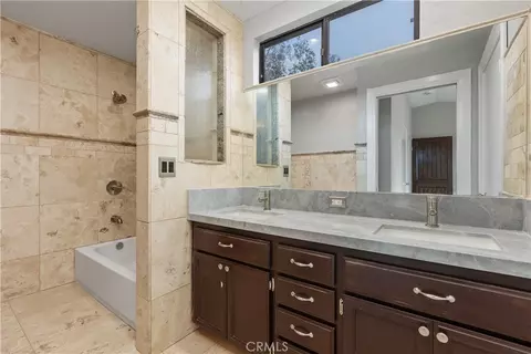 Bath - 18434 Ramona View Dr, Ramona, CA 92065 photo 2 of 5