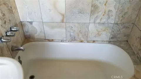 Bath - 1050 E Hellman St, Long Beach, CA 90813 photo 3 of 3