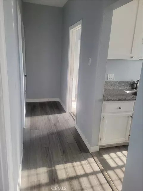Entry Way - 1050 E Hellman St, Long Beach, CA 90813 photo 1 of 2