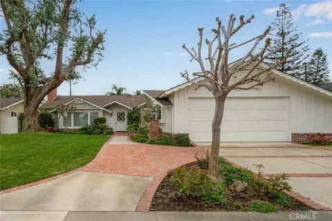 2692 Salmon Dr, Rossmoor, CA 90720