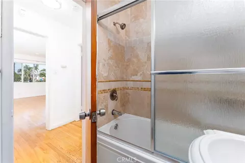 Bath - 930 E 1st St #2, Long Beach, CA 90802 photo 2 of 2