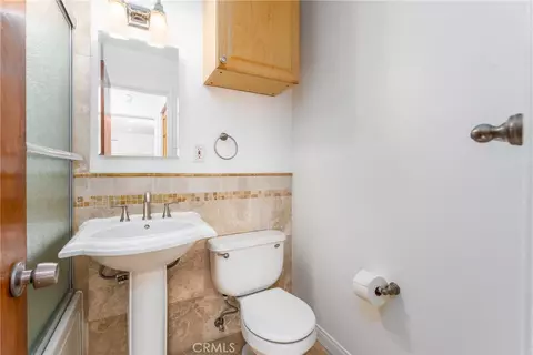 Bath - 930 E 1st St #2, Long Beach, CA 90802 photo 1 of 2