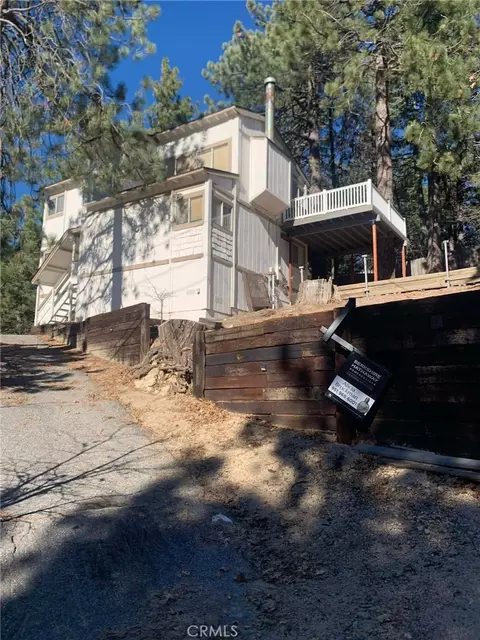 32490 Scandia Dr, Running Springs, CA 92382