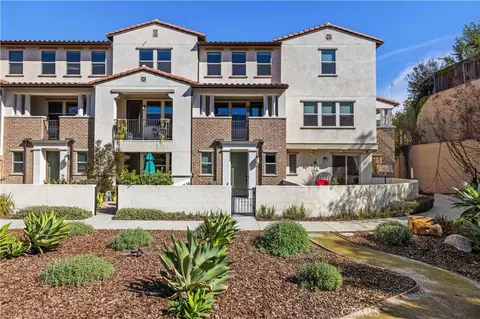 83 Jensen Ct, Thousand Oaks, CA 91360