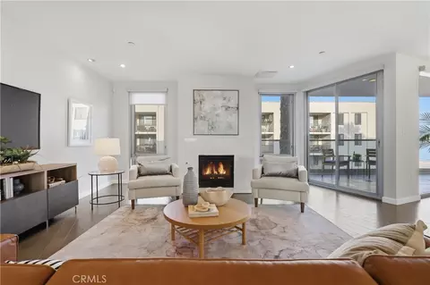 Living - 23 4th Pl #6, Long Beach, CA 90802 photo 3 of 4