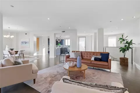 Living - 23 4th Pl #6, Long Beach, CA 90802 photo 2 of 4