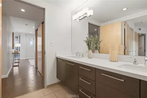 Bath - 23 4th Pl #6, Long Beach, CA 90802 photo 5 of 7