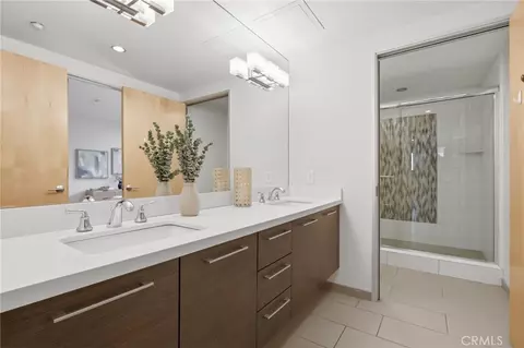 Bath - 23 4th Pl #6, Long Beach, CA 90802 photo 6 of 7
